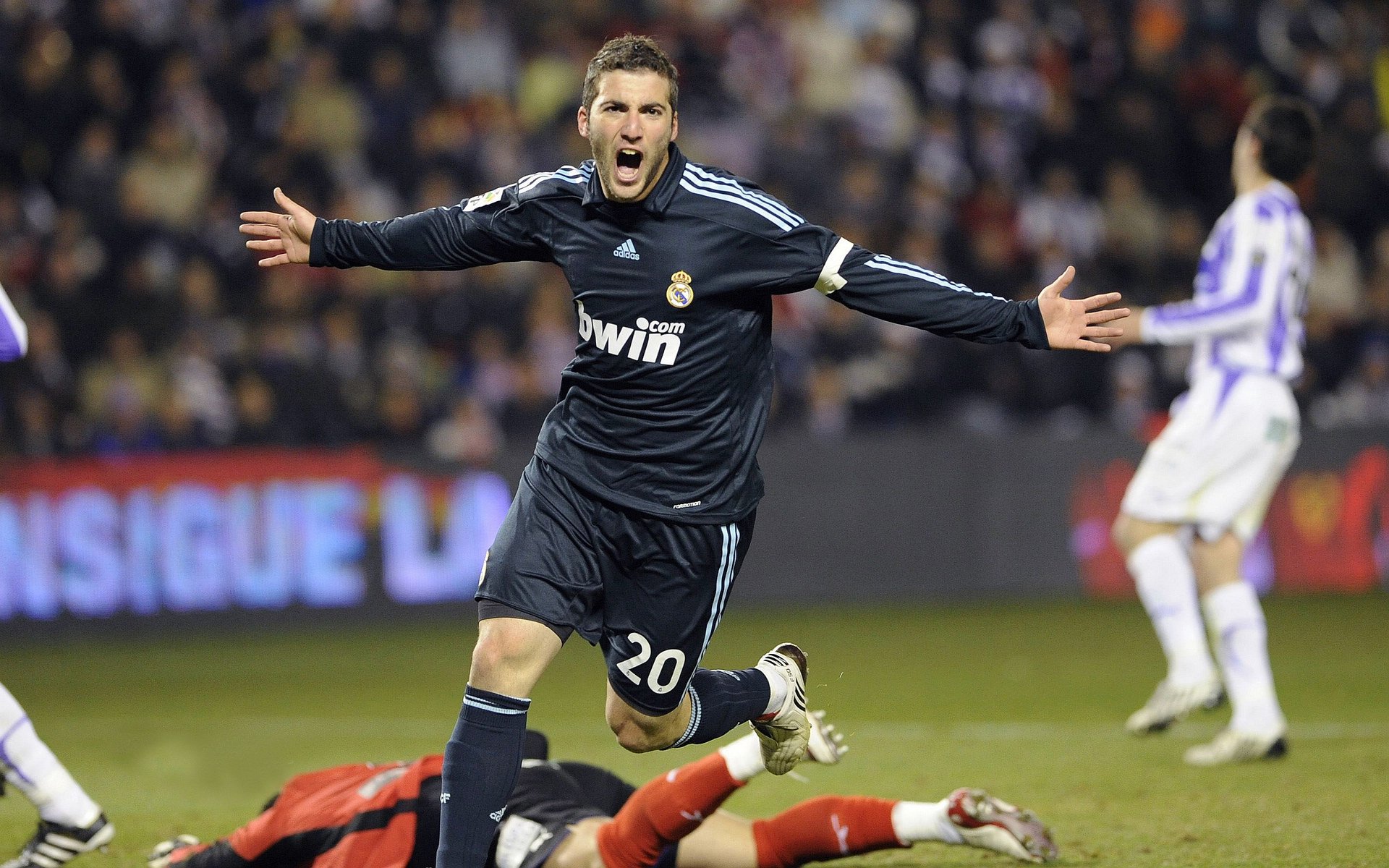 格纳布里，那记绝杀，是荷兰足球的百年回响