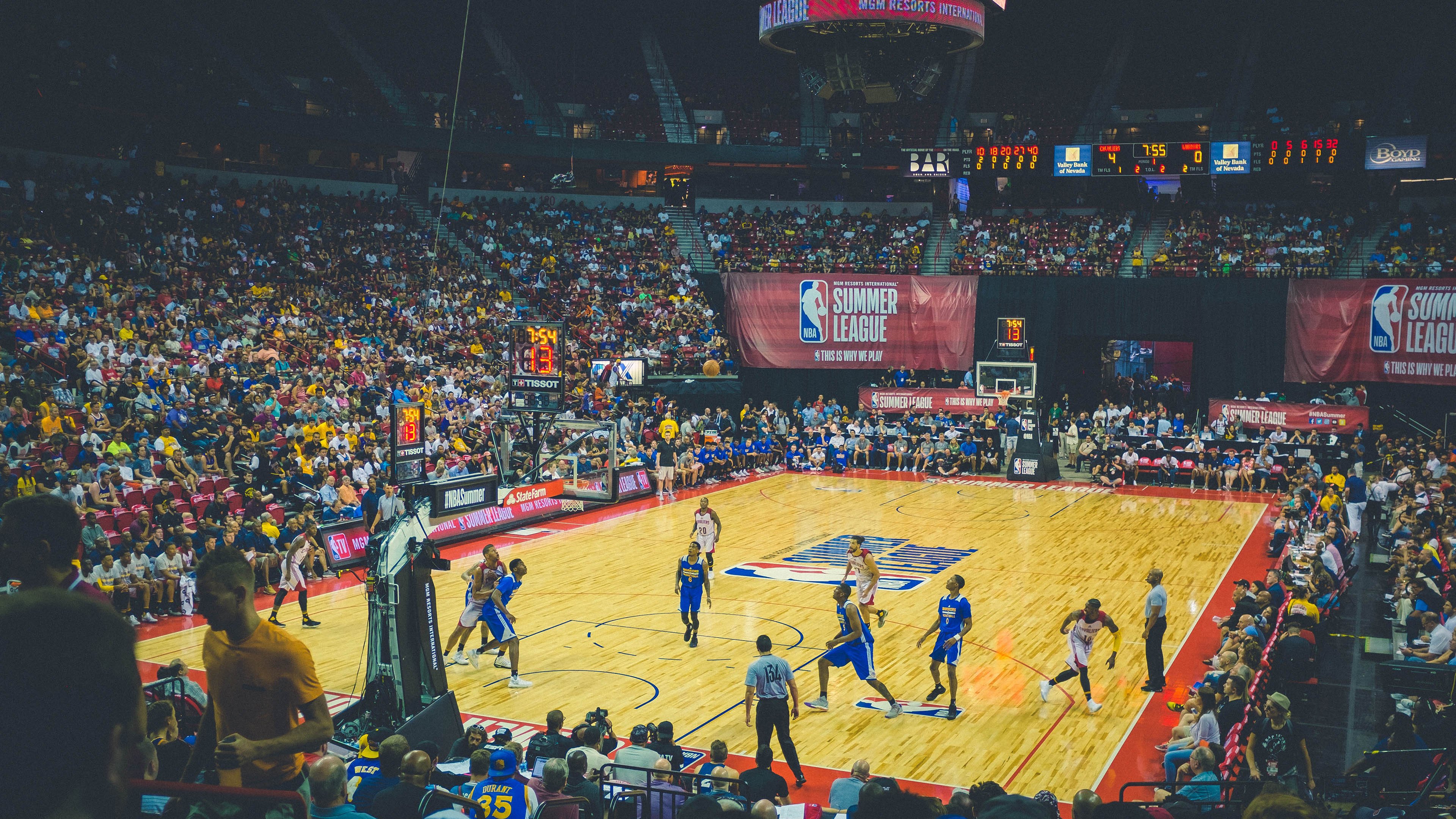 布伦森全程高能输出!步行者掀翻灰熊,平民球队的逆袭密码